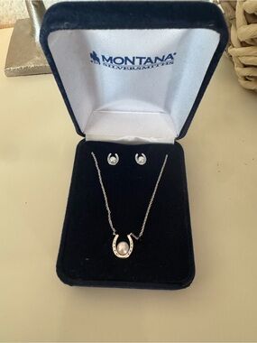 Montana Silversmiths Silver Pearl Horseshoe Necklace and Stud Earrings Set